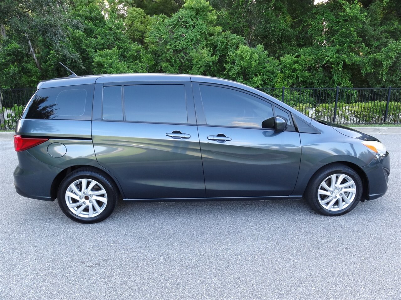2012 Mazda Mazda5 Sport Wagon - Photo 15 - Deland, FL 32720