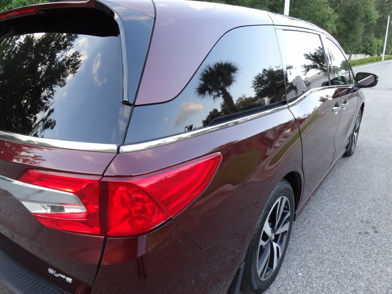 2018 Honda Odyssey Elite  Premium - Photo 13 - Deland, FL 32720