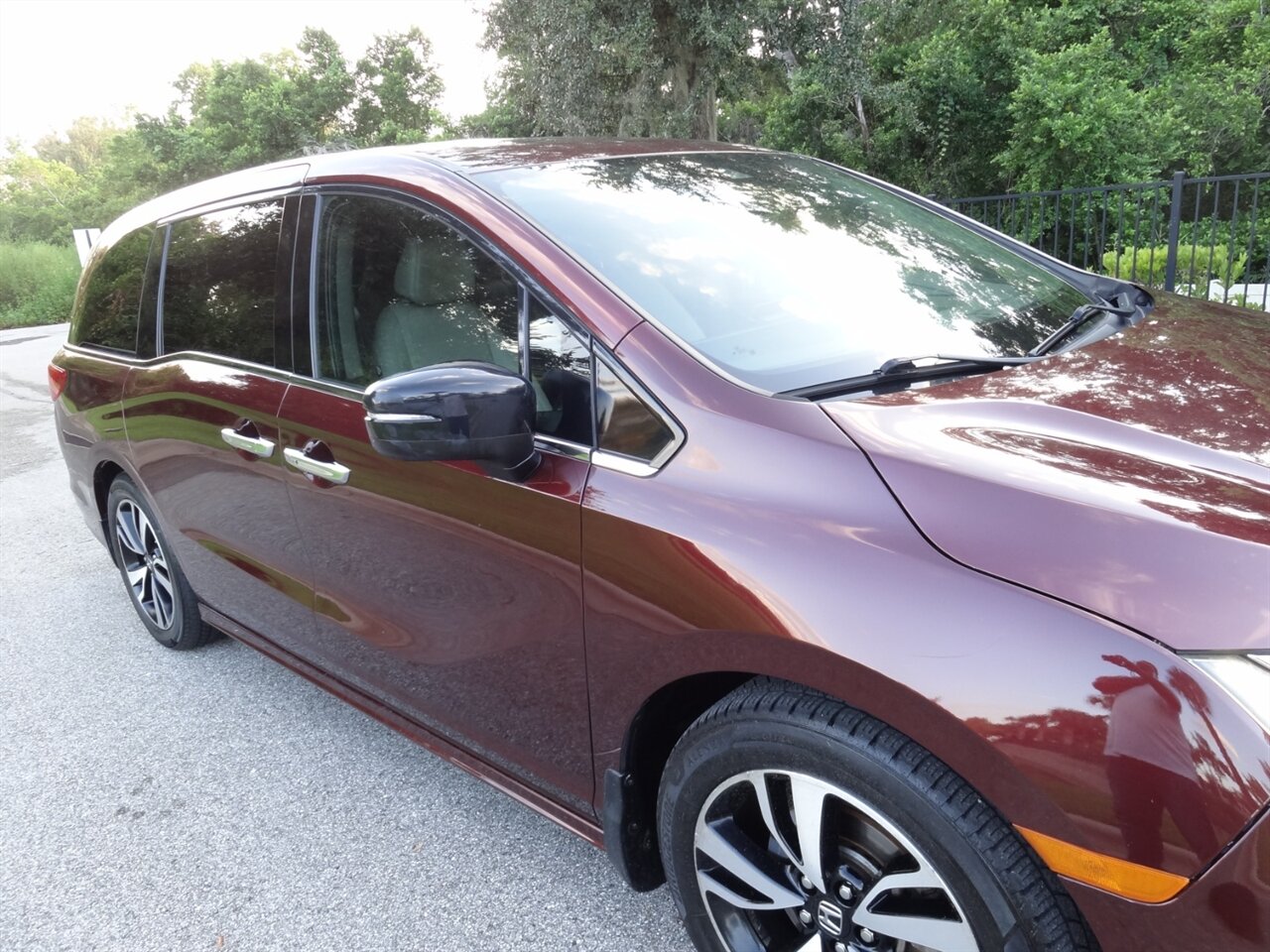 2018 Honda Odyssey Elite  Premium - Photo 8 - Deland, FL 32720