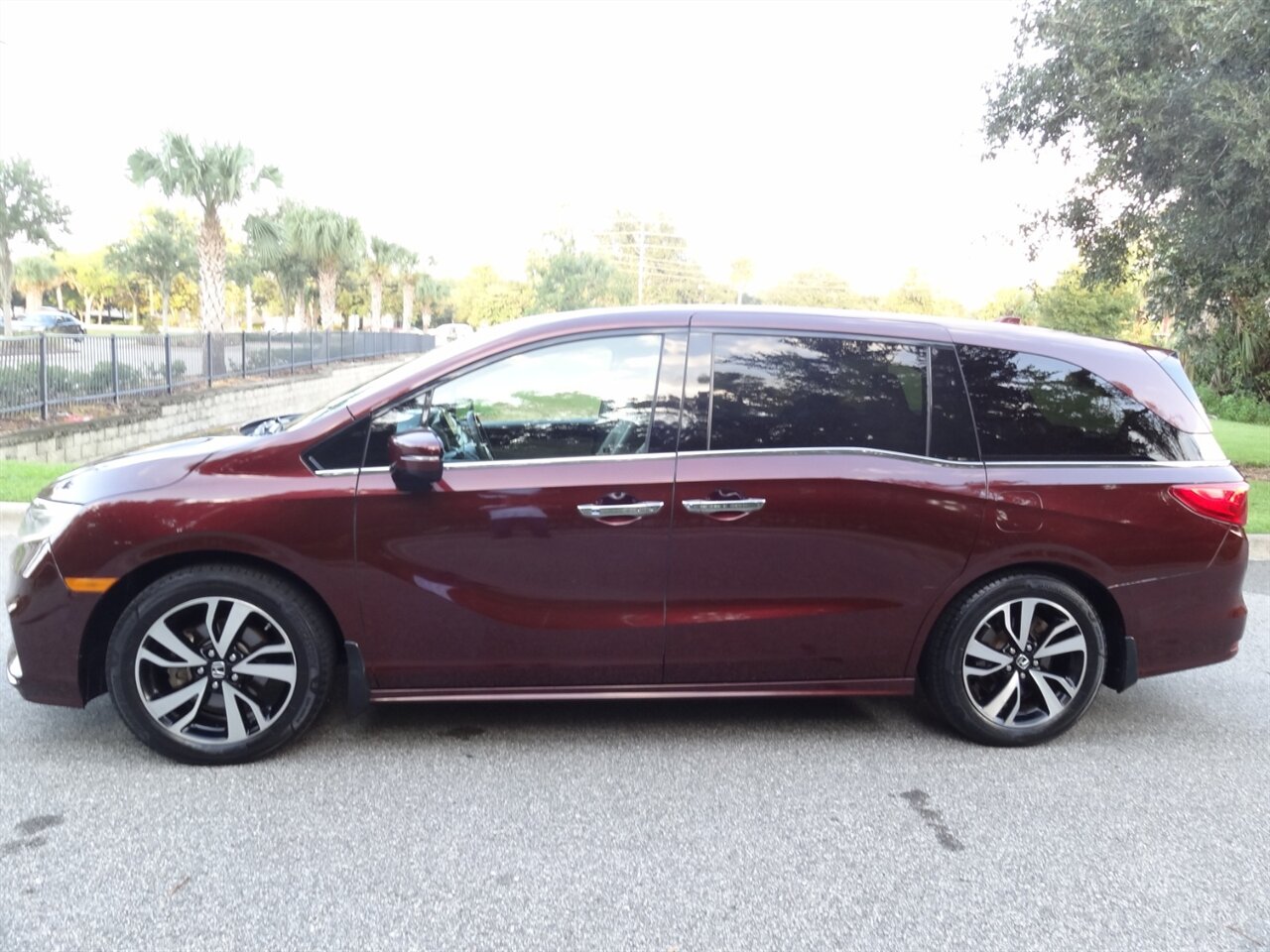 2018 Honda Odyssey Elite  Premium - Photo 16 - Deland, FL 32720