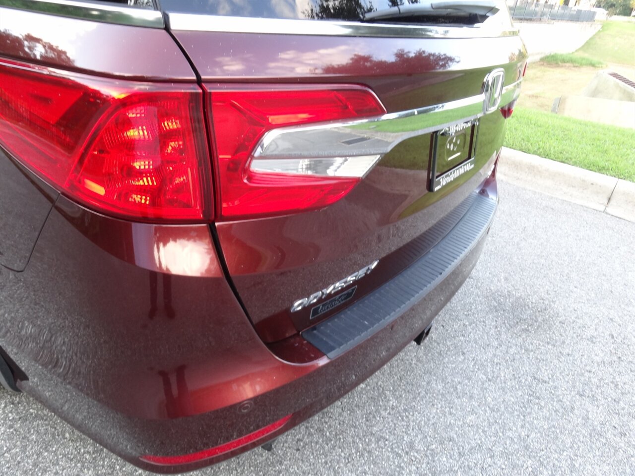 2018 Honda Odyssey Elite  Premium - Photo 21 - Deland, FL 32720