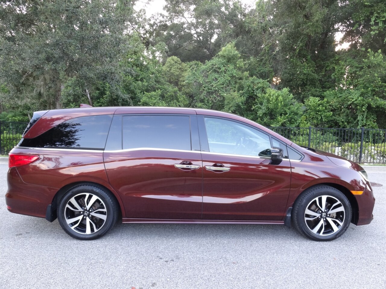 2018 Honda Odyssey Elite  Premium - Photo 15 - Deland, FL 32720