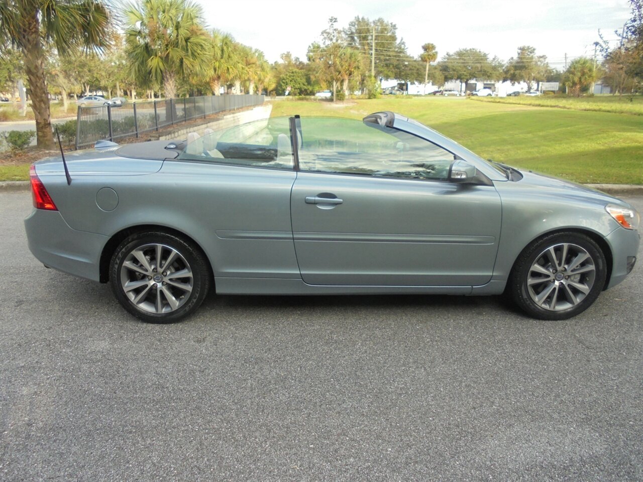 2012 Volvo C70 T5  Premium - Photo 27 - Deland, FL 32720