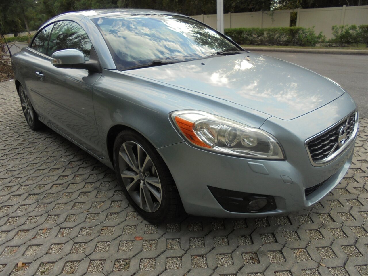 2012 Volvo C70 T5  Premium - Photo 2 - Deland, FL 32720