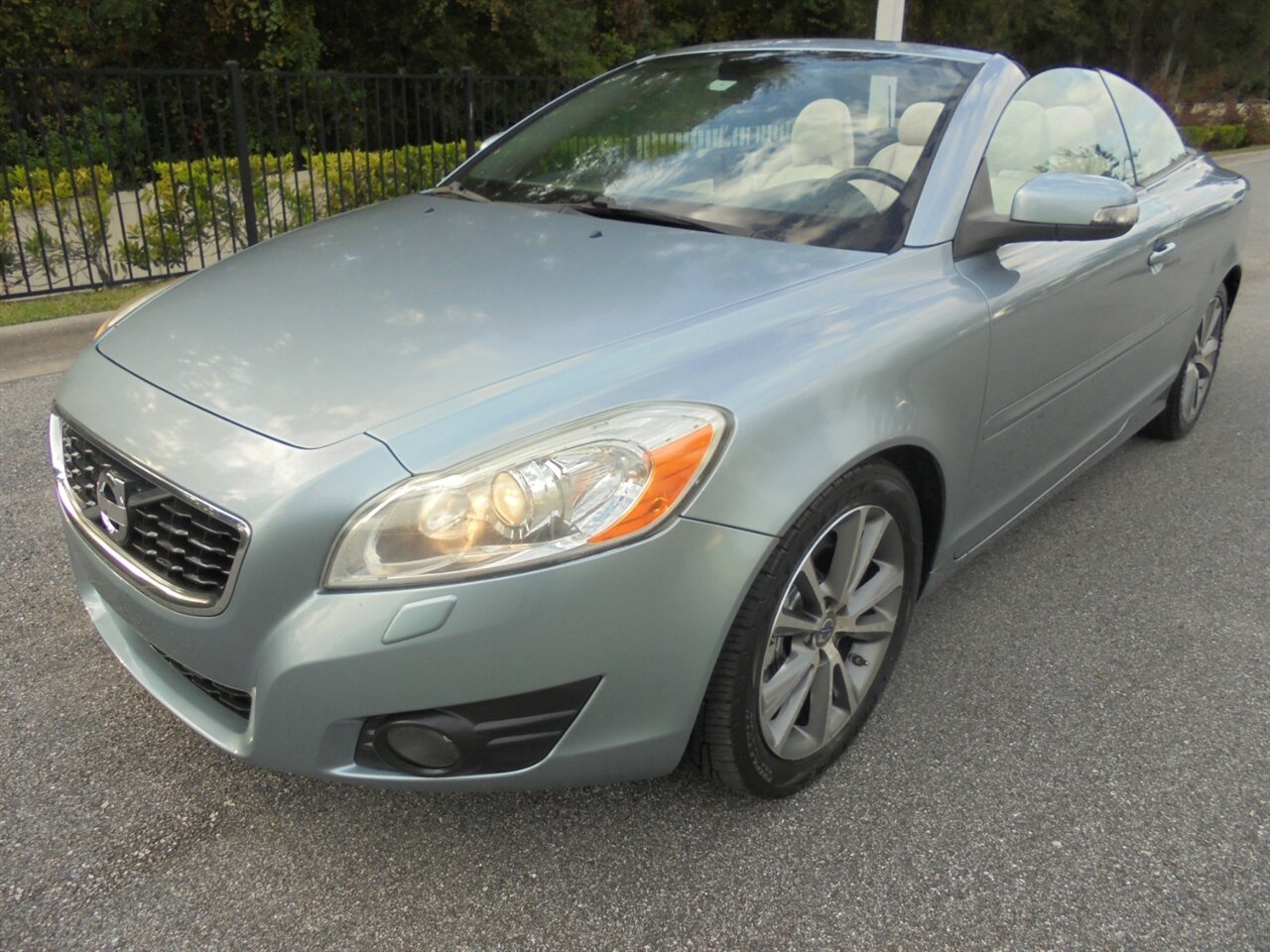 2012 Volvo C70 T5  Premium - Photo 3 - Deland, FL 32720