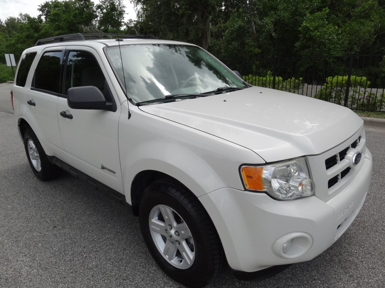 2010 Ford Escape Hybrid Premium - Photo 1 - Deland, FL 32720