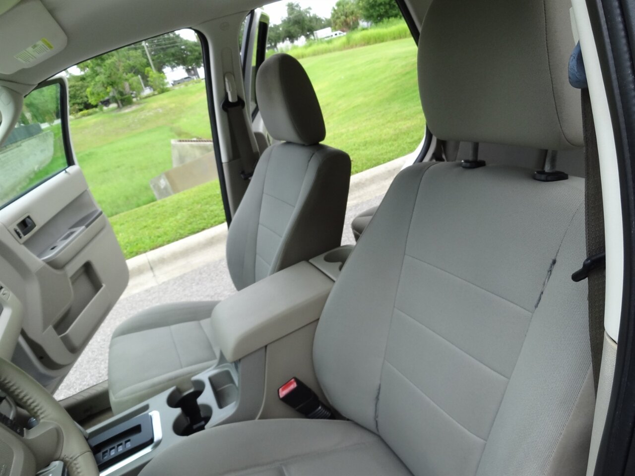 2010 Ford Escape Hybrid Premium - Photo 33 - Deland, FL 32720