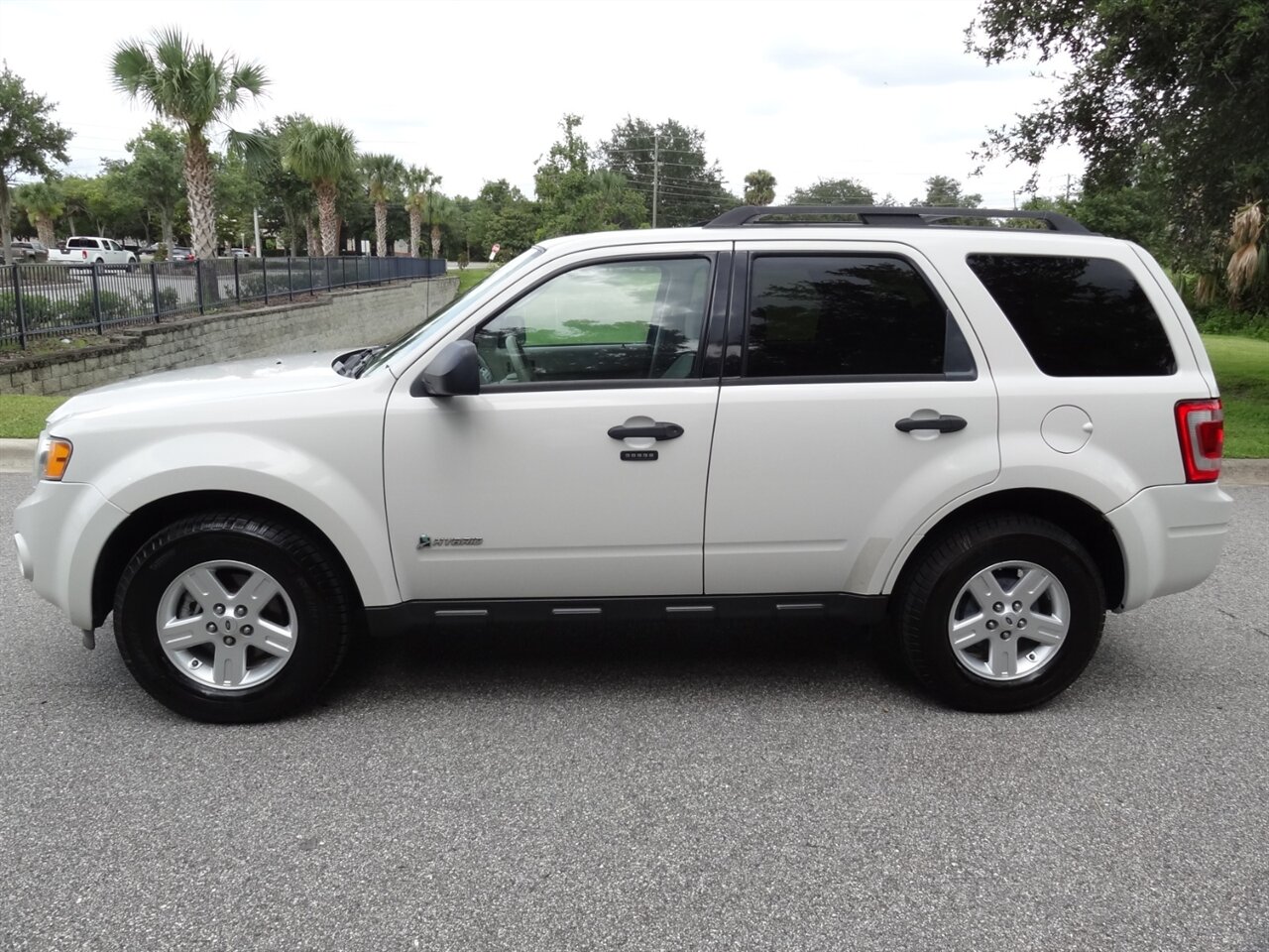 2010 Ford Escape Hybrid Premium - Photo 16 - Deland, FL 32720