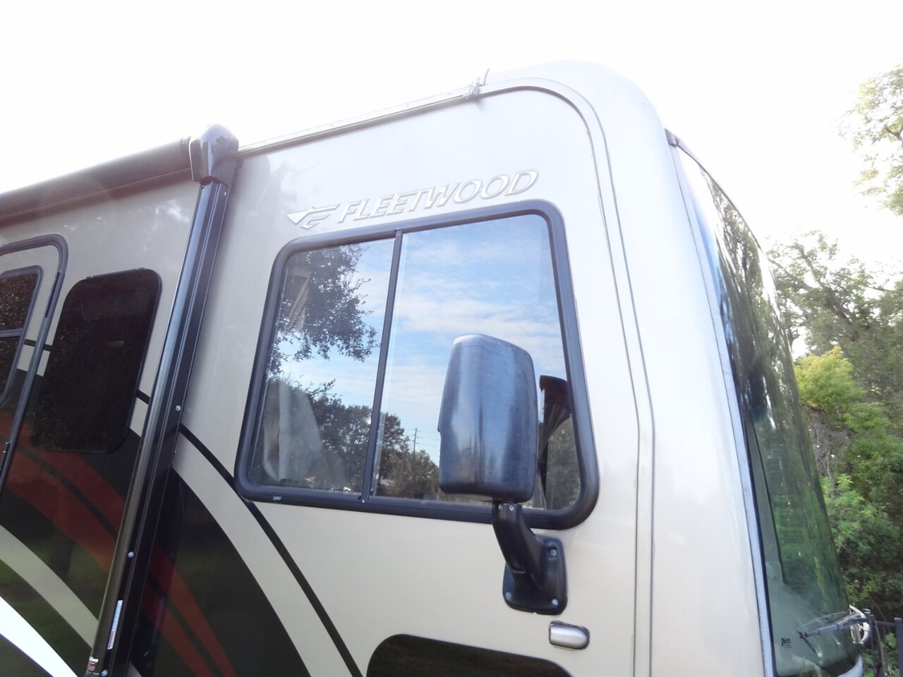 2015 Fleetwood Flair 26D Class A   - Photo 15 - Deland, FL 32720