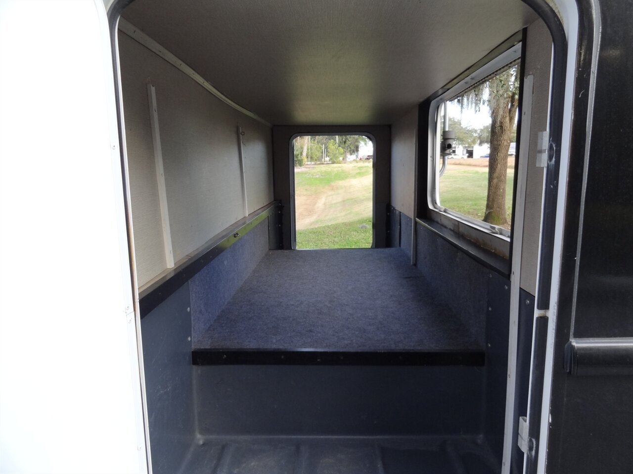 2015 Fleetwood Flair 26D Class A   - Photo 25 - Deland, FL 32720