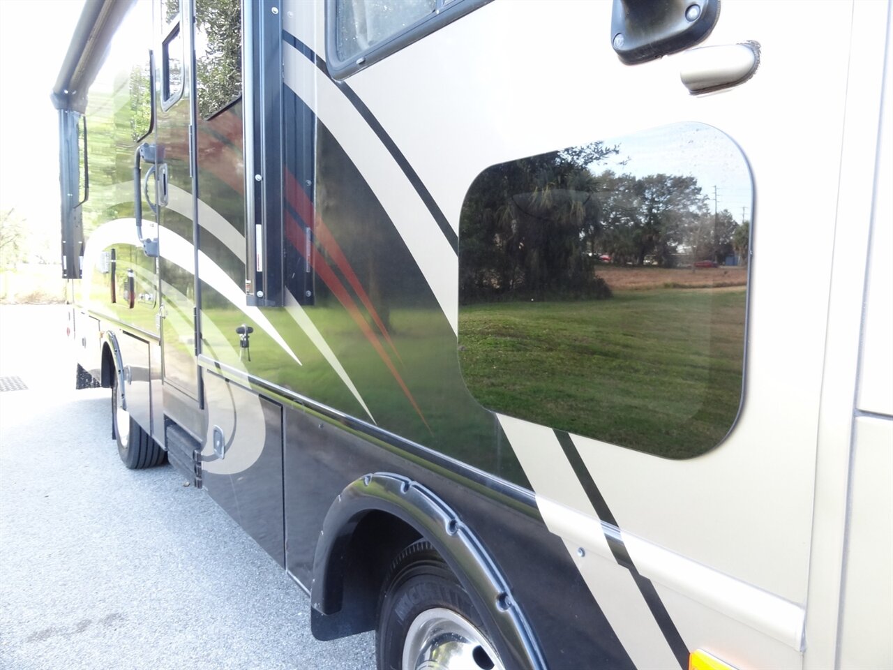 2015 Fleetwood Flair 26D Class A   - Photo 16 - Deland, FL 32720