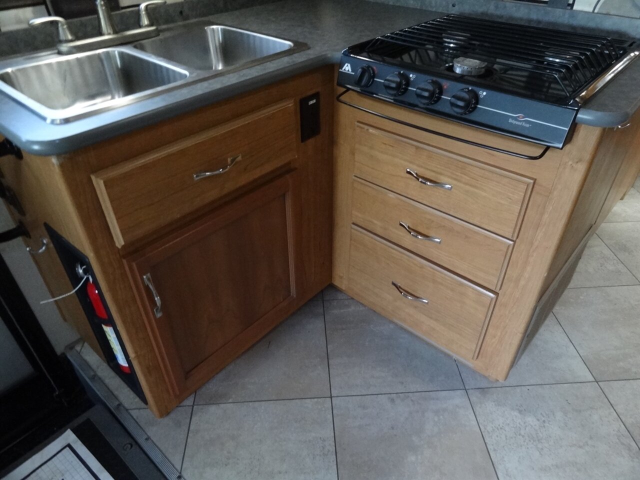 2015 Fleetwood Flair 26D Class A   - Photo 53 - Deland, FL 32720