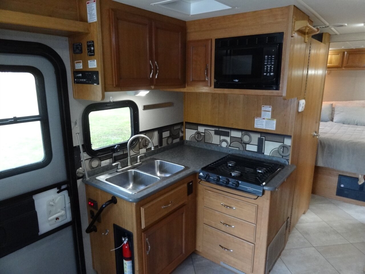 2015 Fleetwood Flair 26D Class A   - Photo 49 - Deland, FL 32720