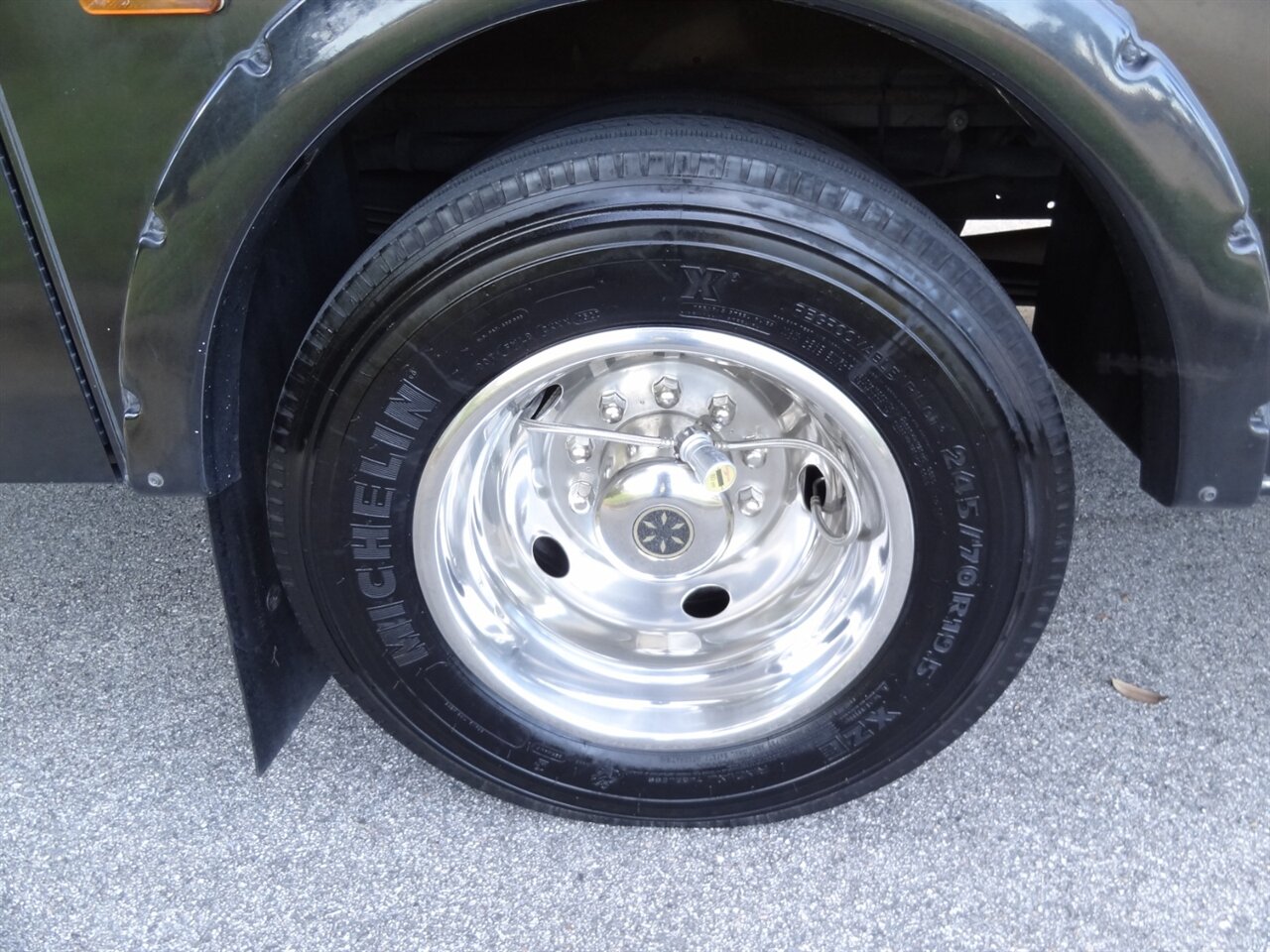 2015 Fleetwood Flair 26D Class A   - Photo 33 - Deland, FL 32720