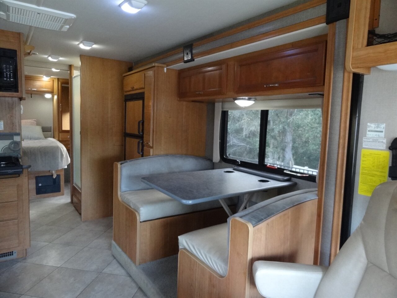 2015 Fleetwood Flair 26D Class A   - Photo 45 - Deland, FL 32720