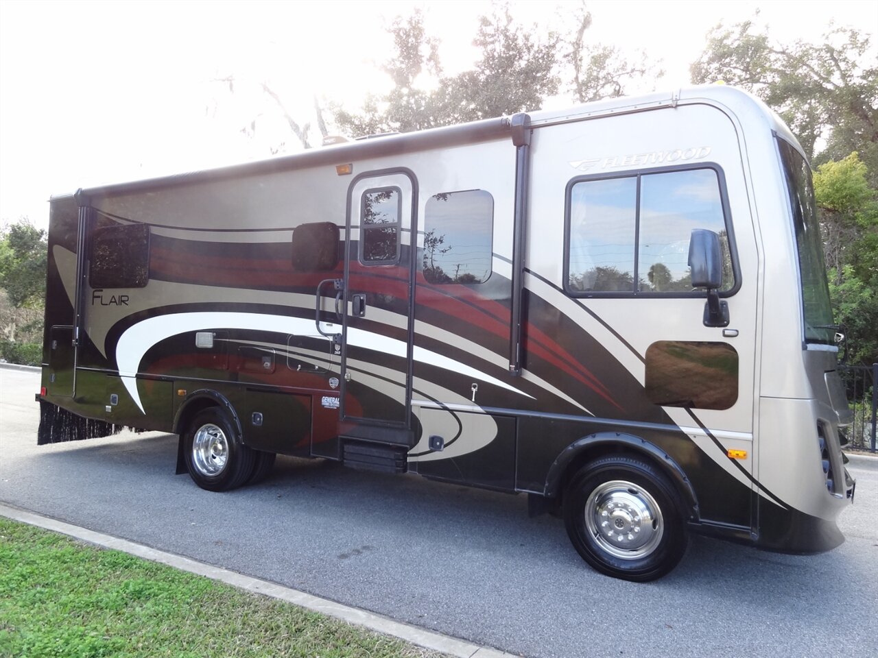 2015 Fleetwood Flair 26D Class A   - Photo 7 - Deland, FL 32720