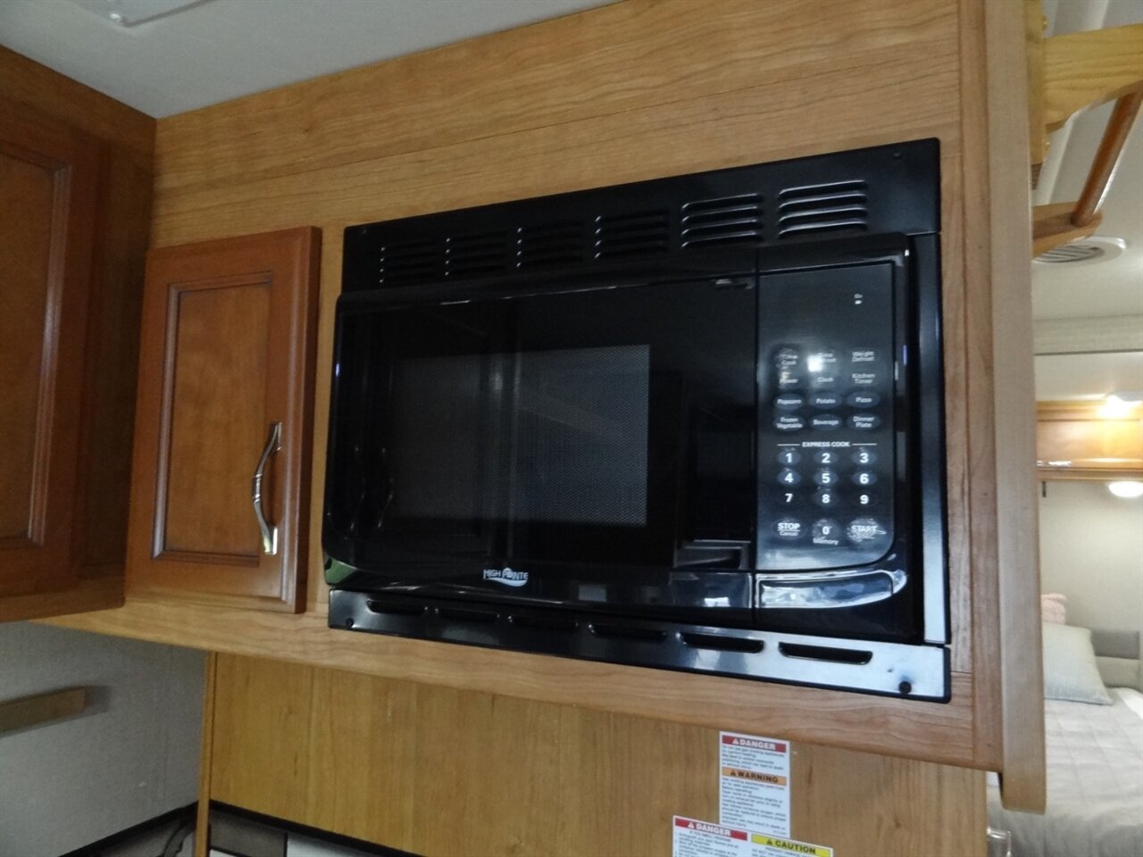 2015 Fleetwood Flair 26D Class A   - Photo 52 - Deland, FL 32720