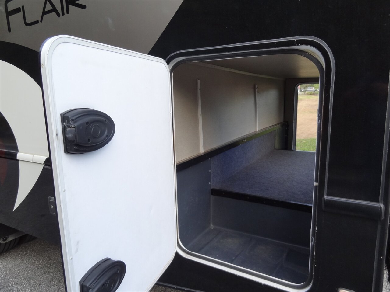 2015 Fleetwood Flair 26D Class A   - Photo 24 - Deland, FL 32720