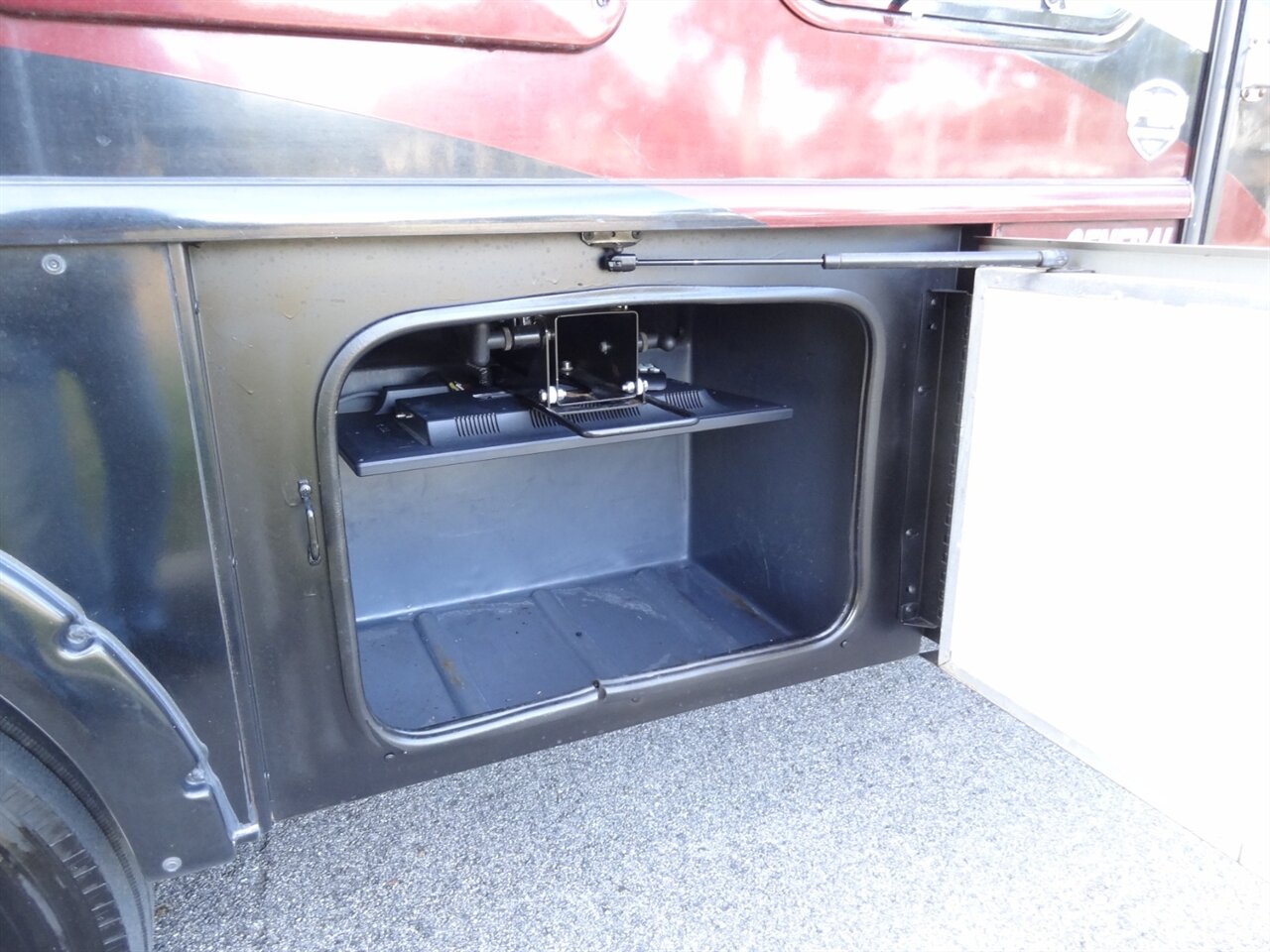 2015 Fleetwood Flair 26D Class A   - Photo 18 - Deland, FL 32720