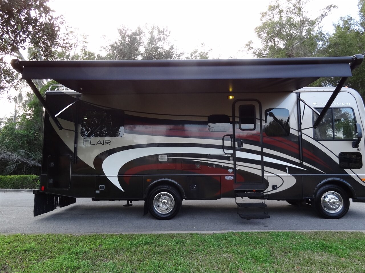 2015 Fleetwood Flair 26D Class A   - Photo 37 - Deland, FL 32720