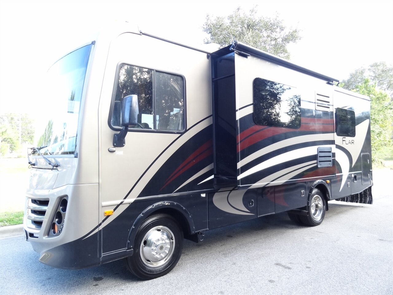 2015 Fleetwood Flair 26D Class A   - Photo 2 - Deland, FL 32720