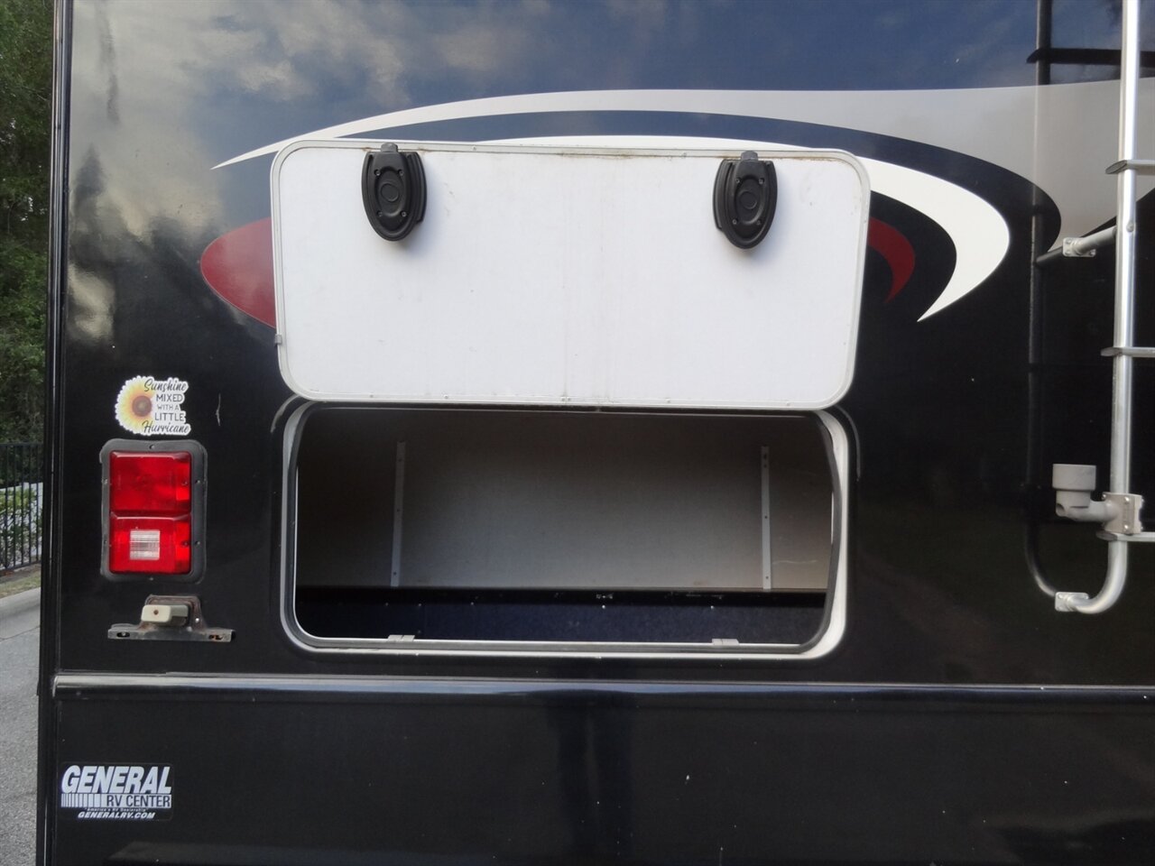 2015 Fleetwood Flair 26D Class A   - Photo 23 - Deland, FL 32720