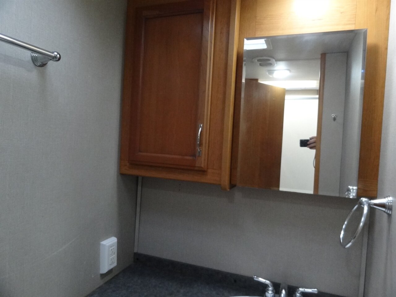 2015 Fleetwood Flair 26D Class A   - Photo 60 - Deland, FL 32720