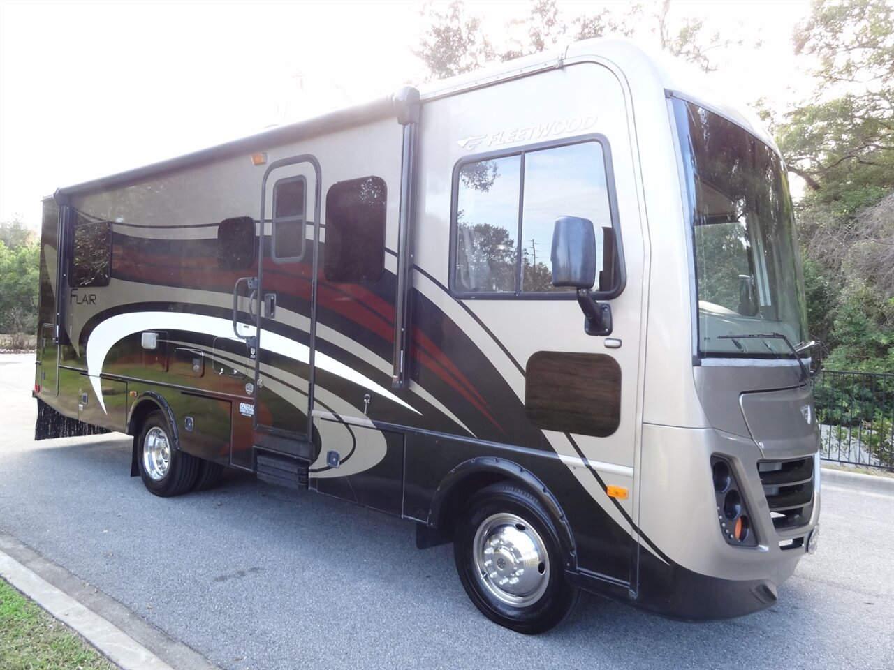 2015 Fleetwood Flair 26D Class A   - Photo 6 - Deland, FL 32720