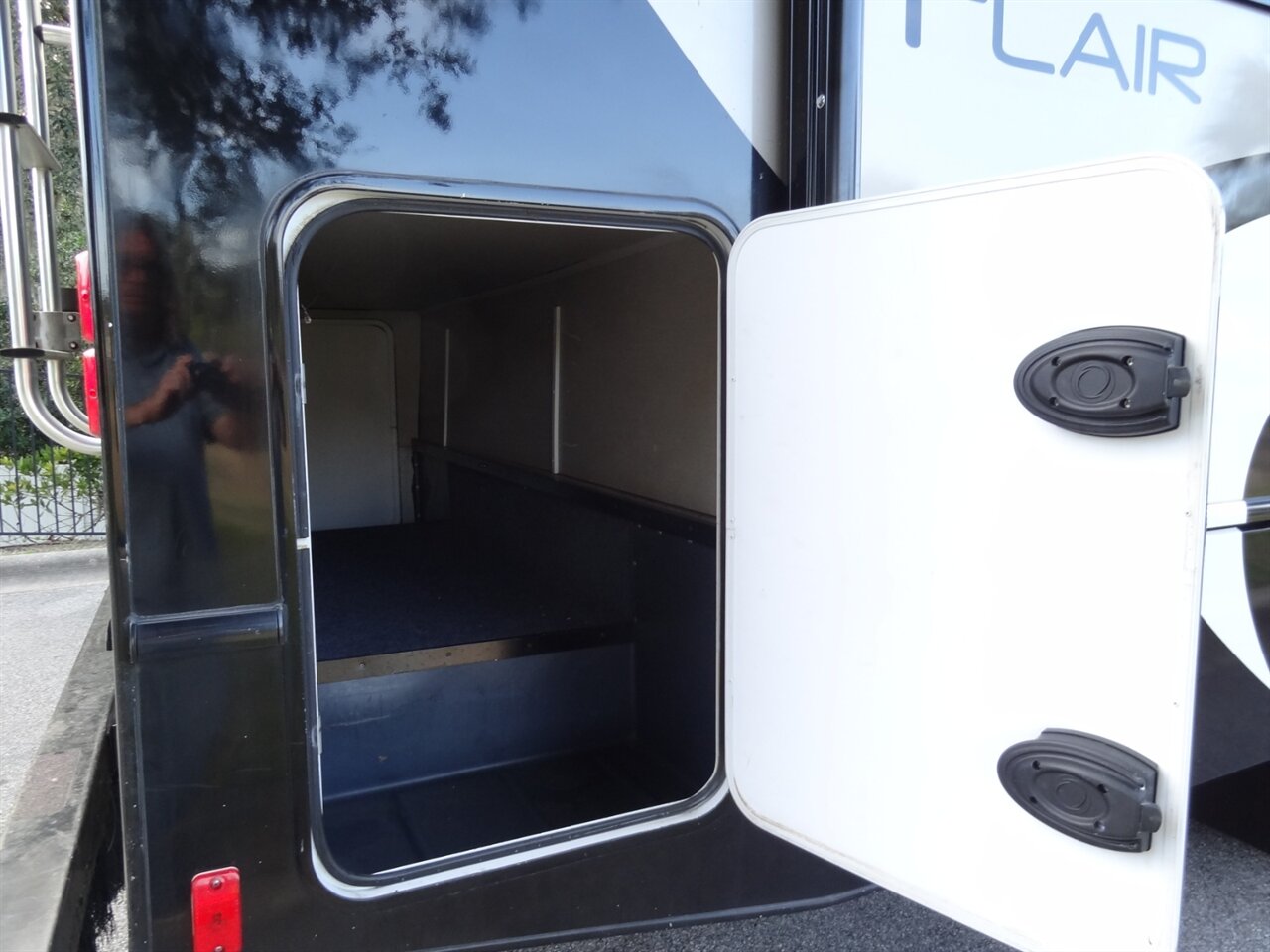 2015 Fleetwood Flair 26D Class A   - Photo 21 - Deland, FL 32720