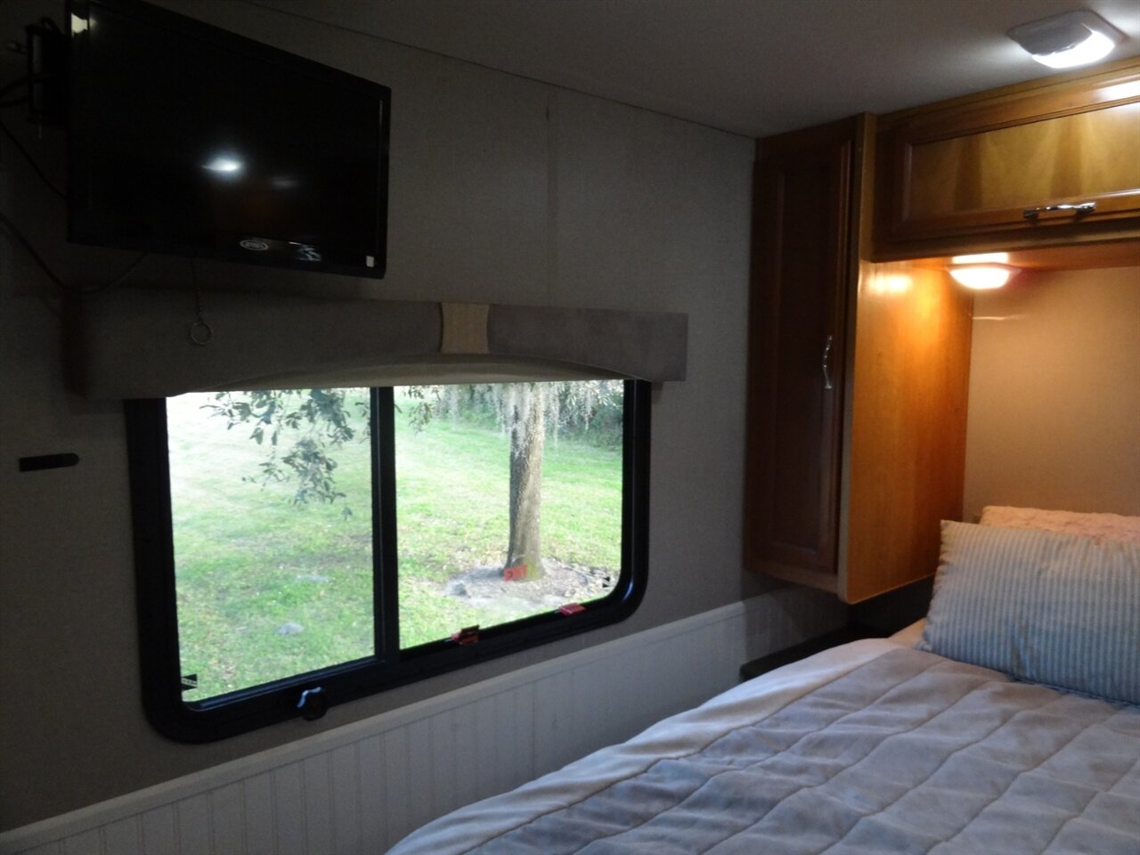 2015 Fleetwood Flair 26D Class A   - Photo 62 - Deland, FL 32720