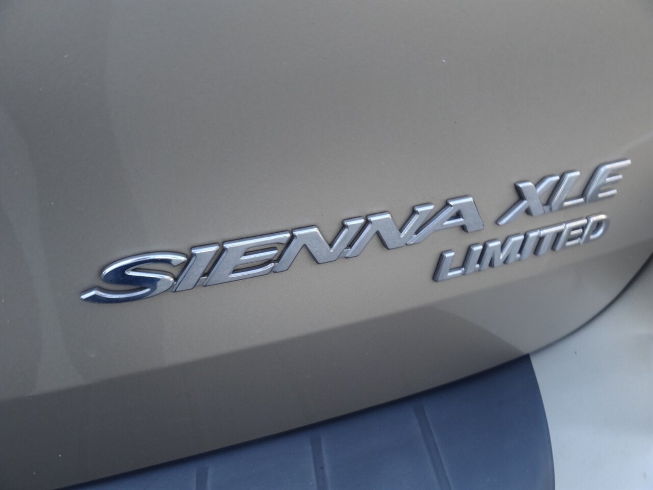 2004 Toyota Sienna XLE 7 Passenger - Photo 29 - Deland, FL 32720