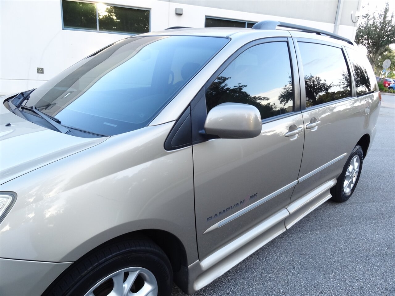 2004 Toyota Sienna XLE 7 Passenger - Photo 10 - Deland, FL 32720