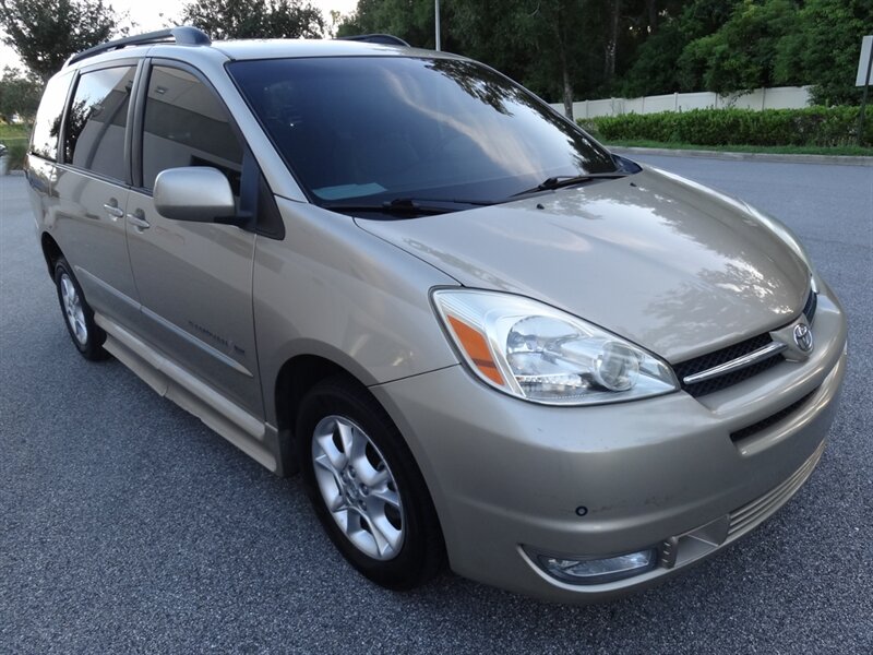 2004 Toyota Sienna XLE 7 Passenger  