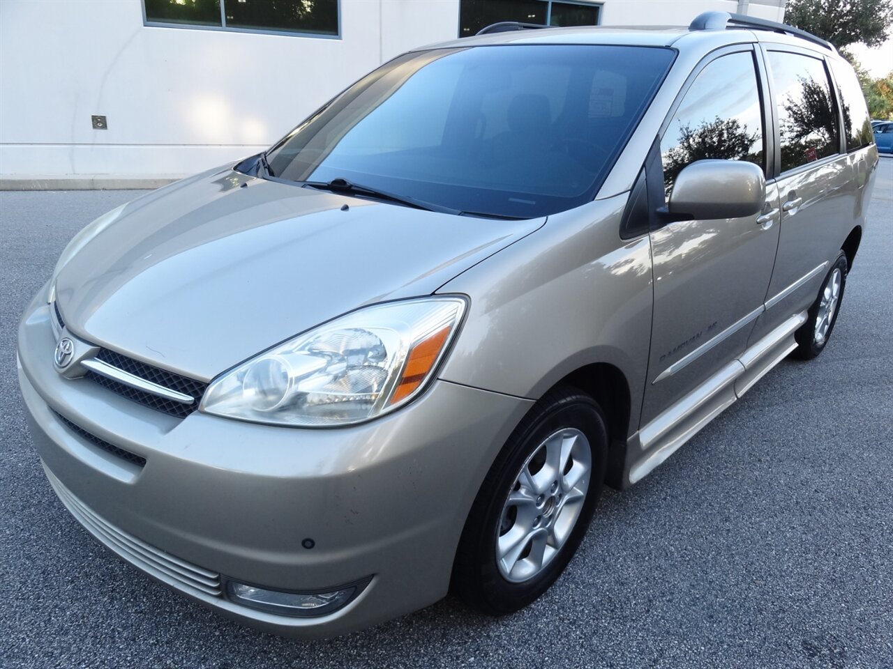 2004 Toyota Sienna XLE 7 Passenger - Photo 2 - Deland, FL 32720