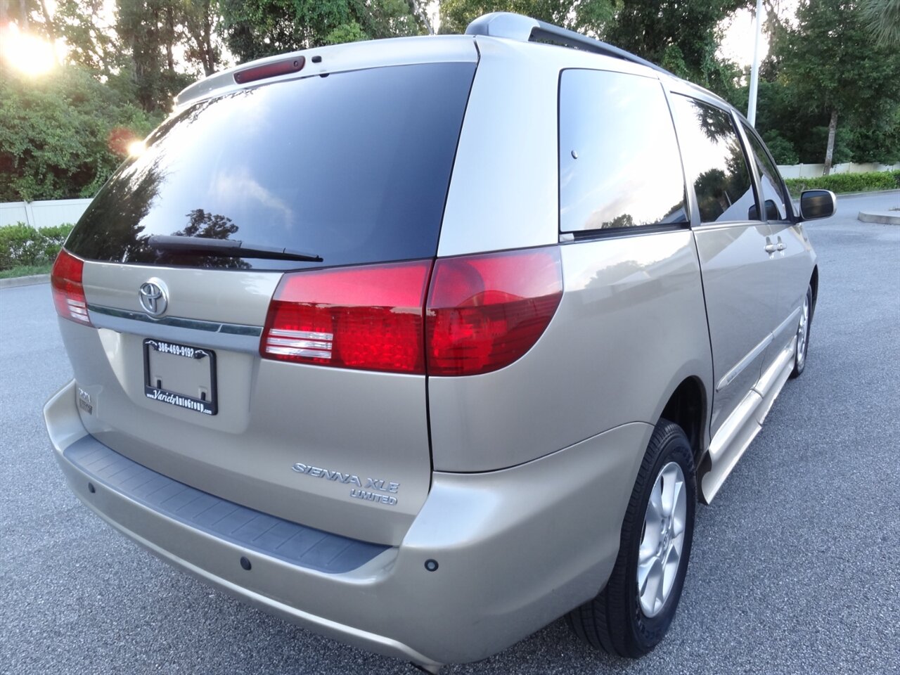 2004 Toyota Sienna XLE 7 Passenger - Photo 3 - Deland, FL 32720