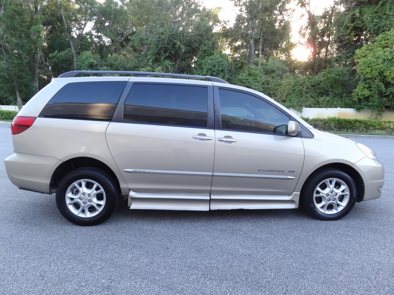 2004 Toyota Sienna XLE 7 Passenger - Photo 21 - Deland, FL 32720