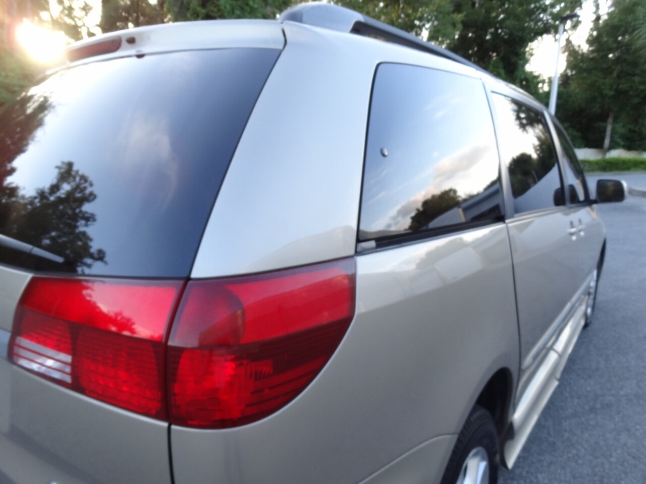 2004 Toyota Sienna XLE 7 Passenger - Photo 16 - Deland, FL 32720