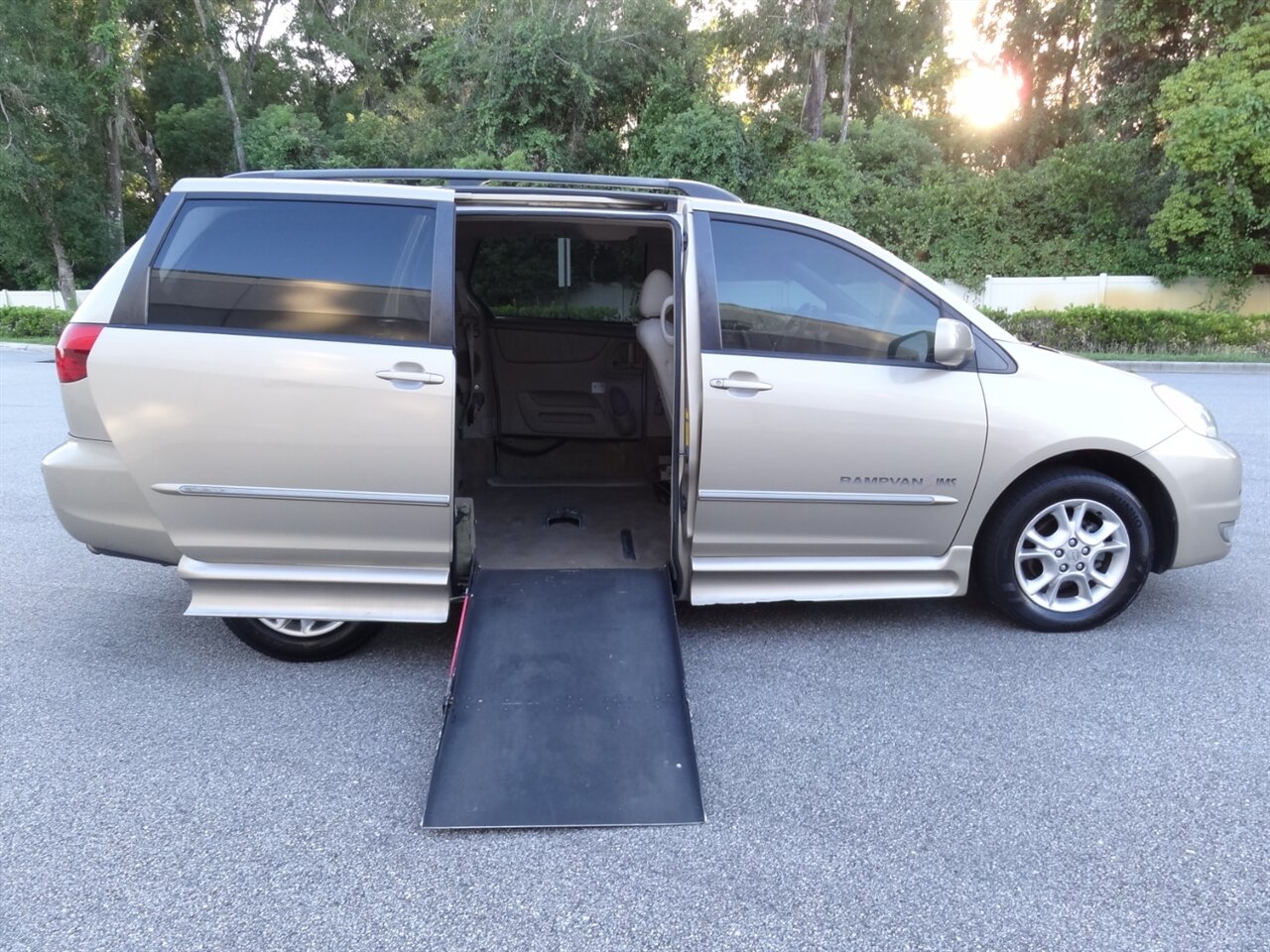 2004 Toyota Sienna XLE 7 Passenger - Photo 23 - Deland, FL 32720