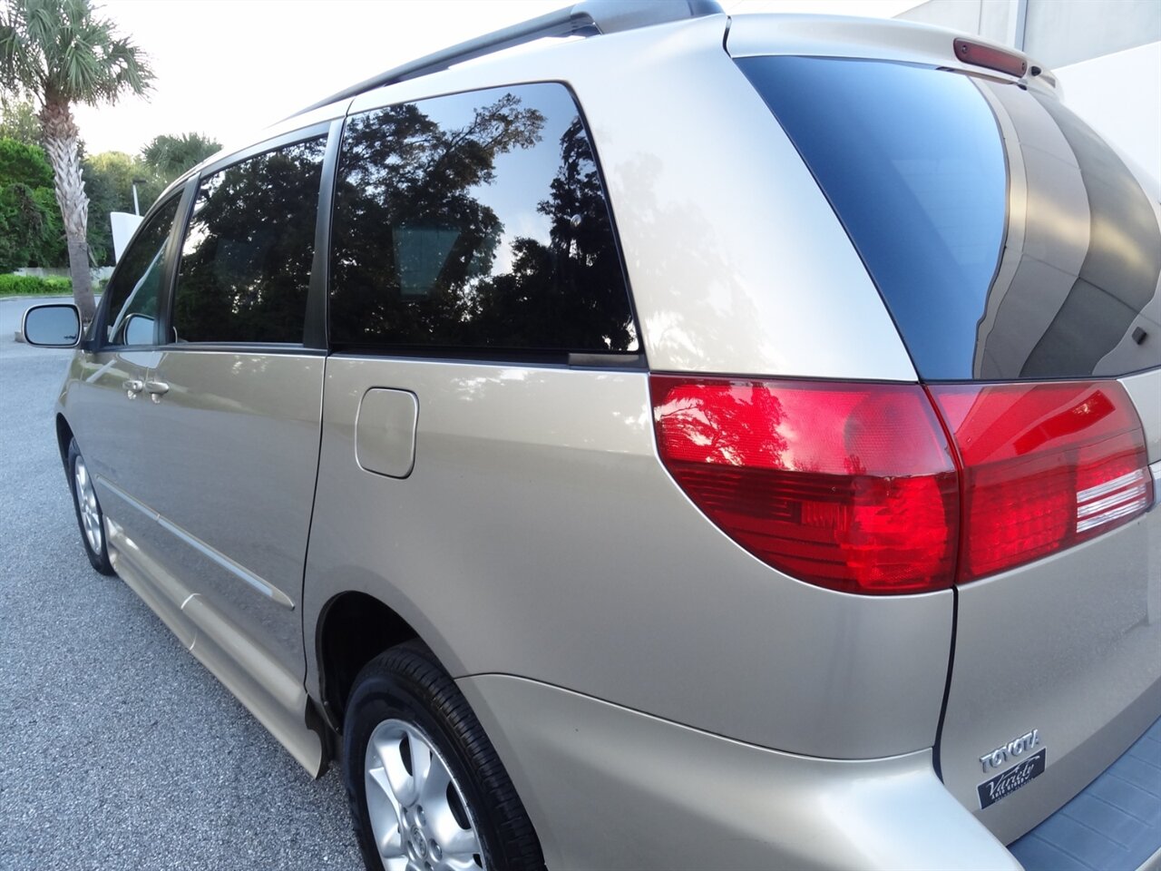 2004 Toyota Sienna XLE 7 Passenger - Photo 15 - Deland, FL 32720