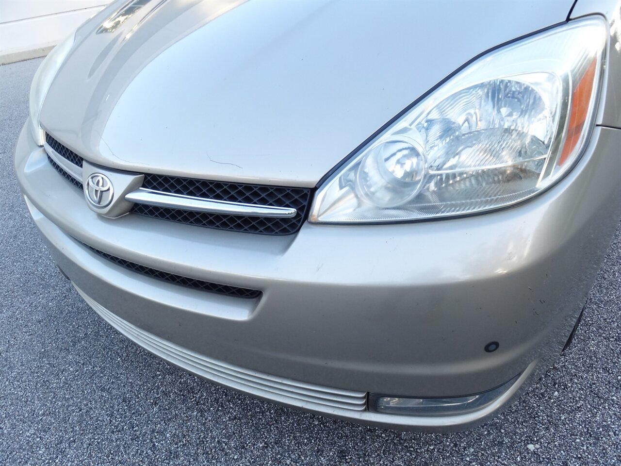 2004 Toyota Sienna XLE 7 Passenger - Photo 8 - Deland, FL 32720