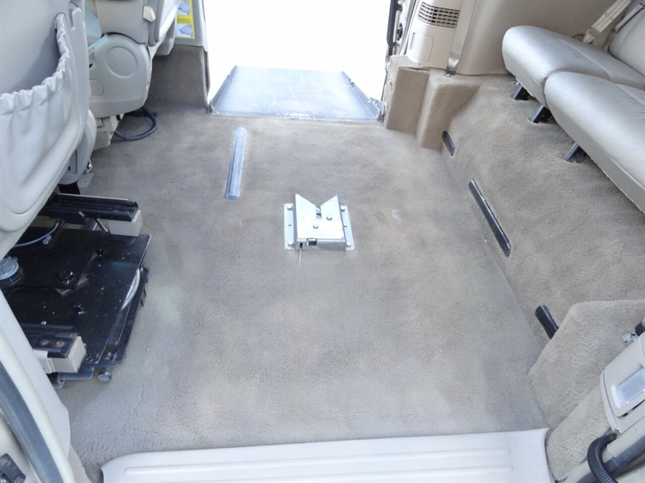 2004 Toyota Sienna XLE 7 Passenger - Photo 42 - Deland, FL 32720