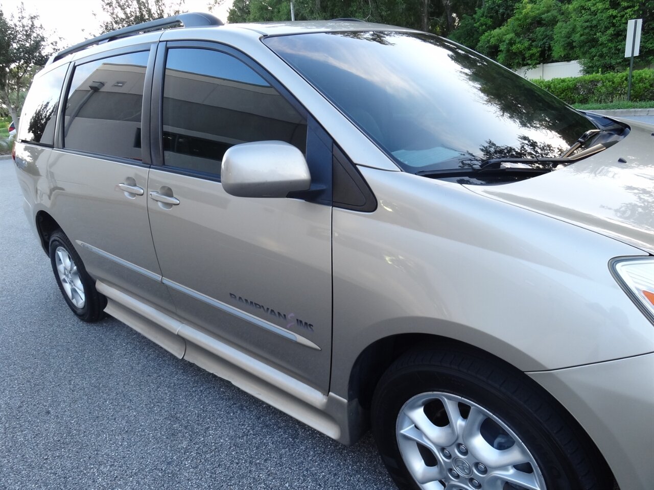 2004 Toyota Sienna XLE 7 Passenger - Photo 9 - Deland, FL 32720