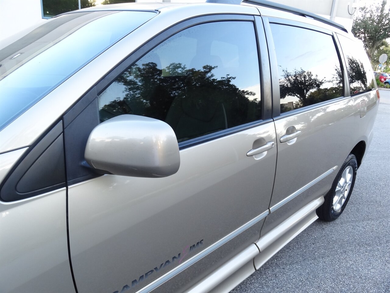 2004 Toyota Sienna XLE 7 Passenger - Photo 12 - Deland, FL 32720