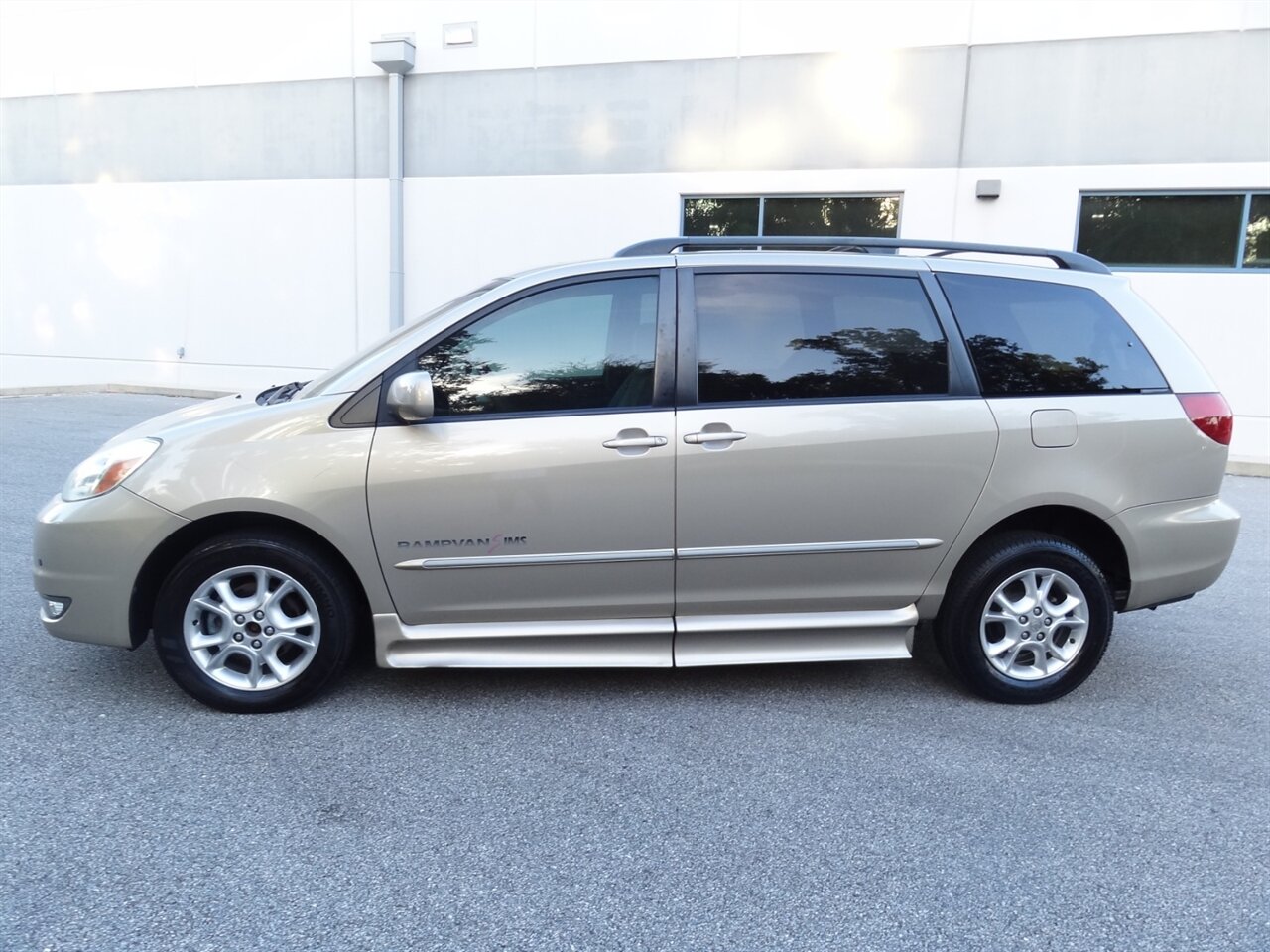 2004 Toyota Sienna XLE 7 Passenger - Photo 22 - Deland, FL 32720