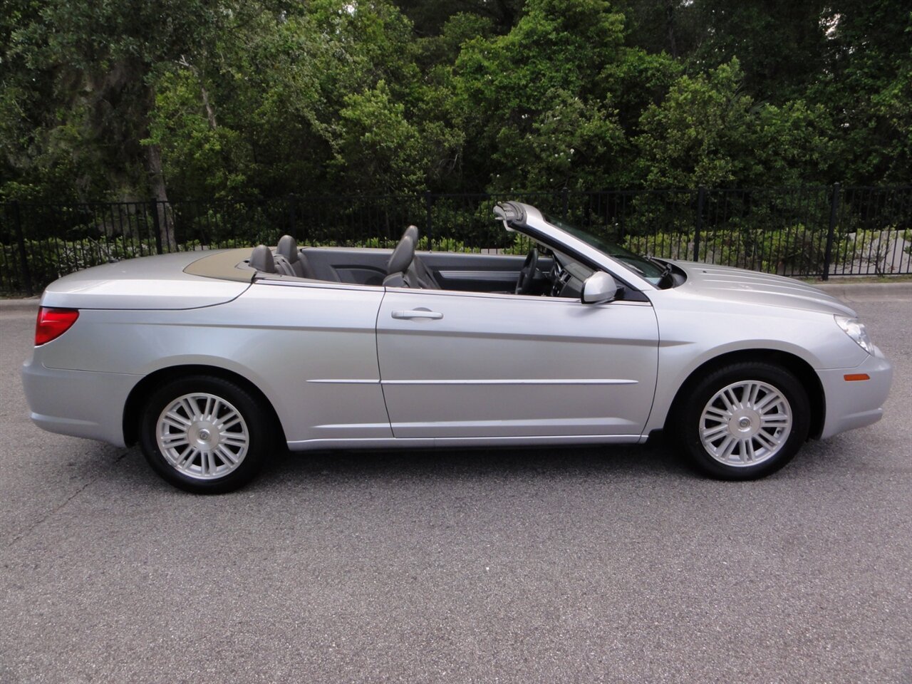 2008 Chrysler Sebring Touring  Convertible - Photo 19 - Deland, FL 32720