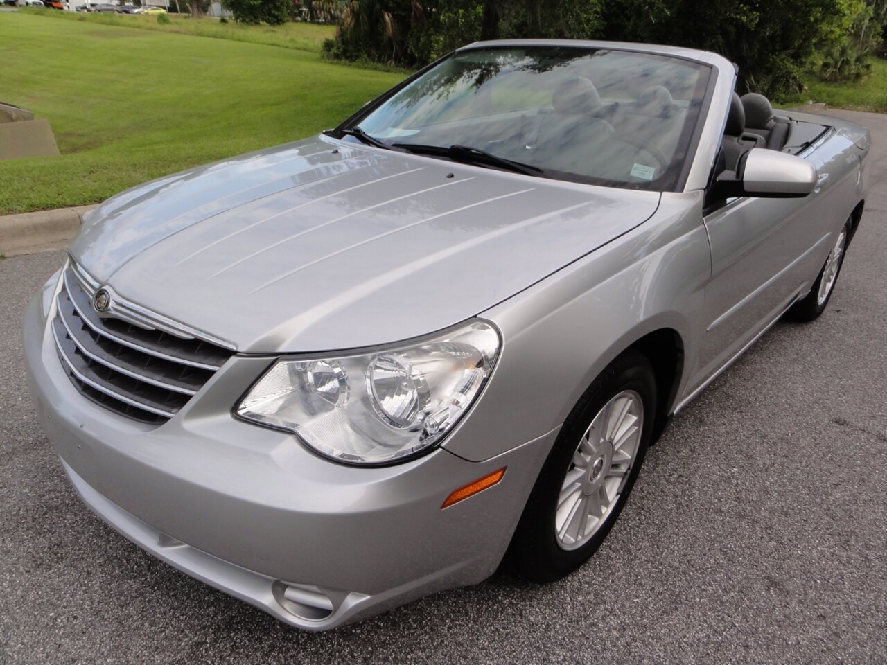 2008 Chrysler Sebring Touring  Convertible - Photo 2 - Deland, FL 32720