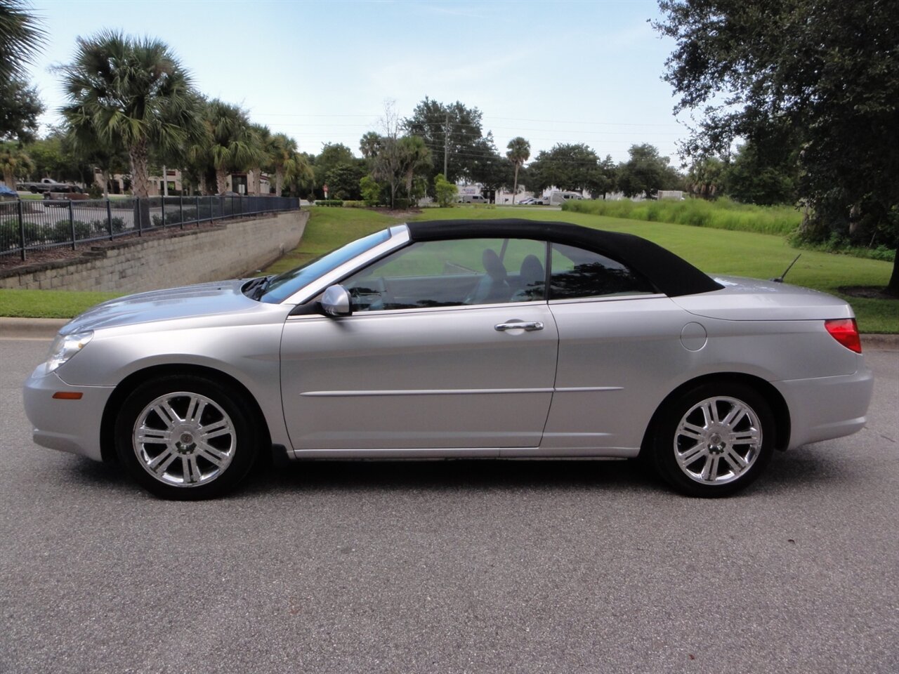 2008 Chrysler Sebring Limited - Photo 23 - Deland, FL 32720