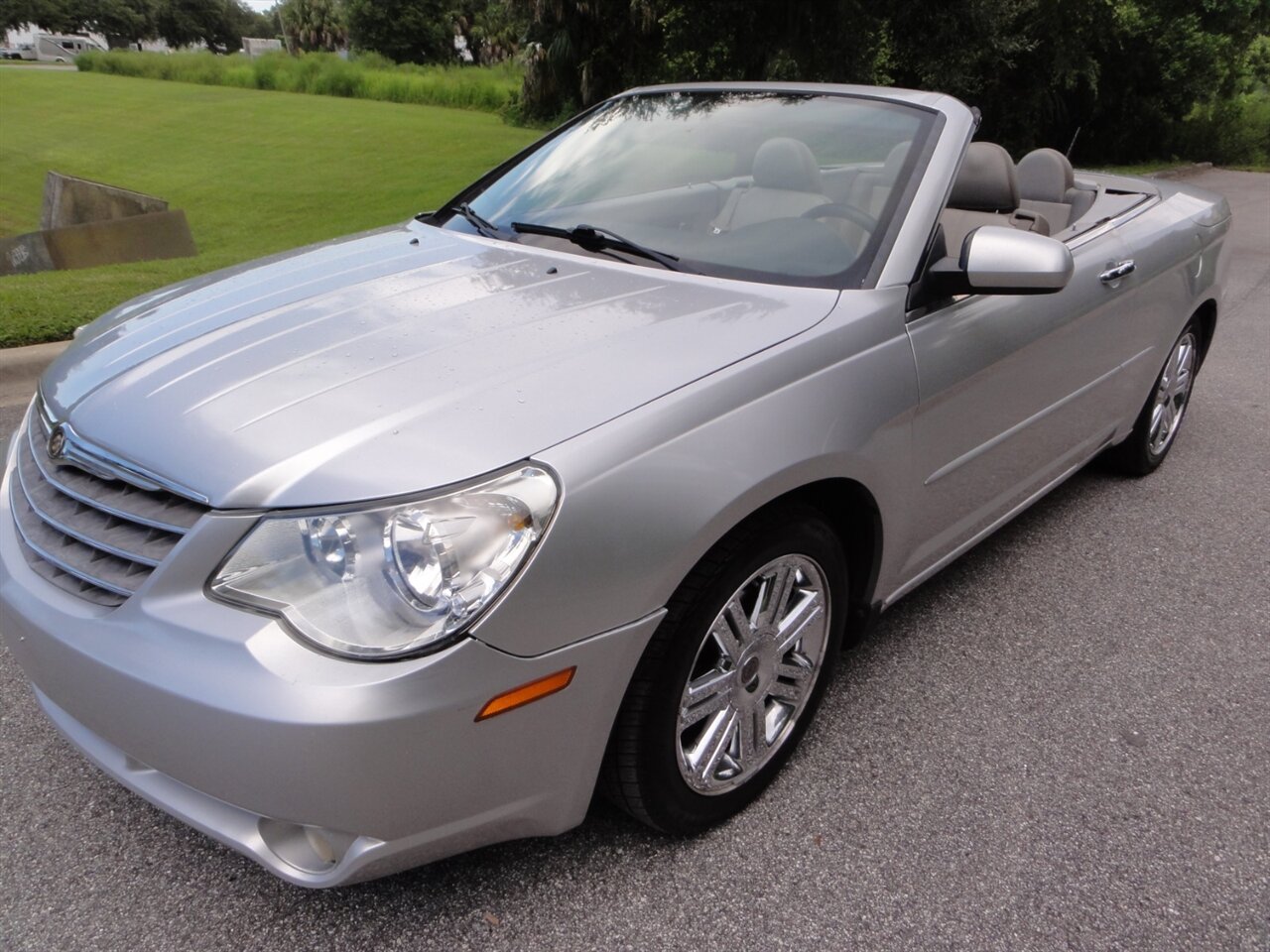 2008 Chrysler Sebring Limited - Photo 2 - Deland, FL 32720