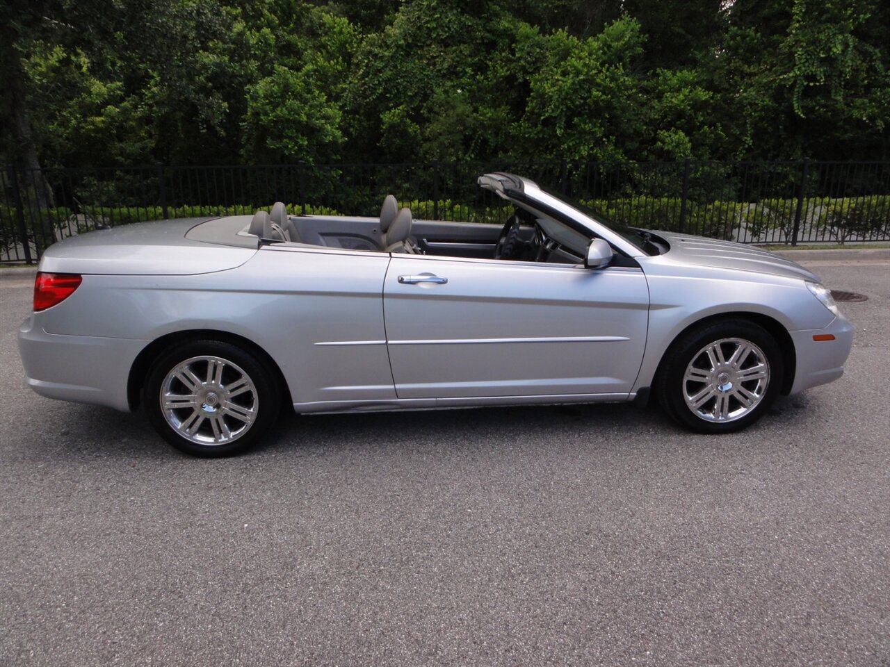 2008 Chrysler Sebring Limited - Photo 6 - Deland, FL 32720