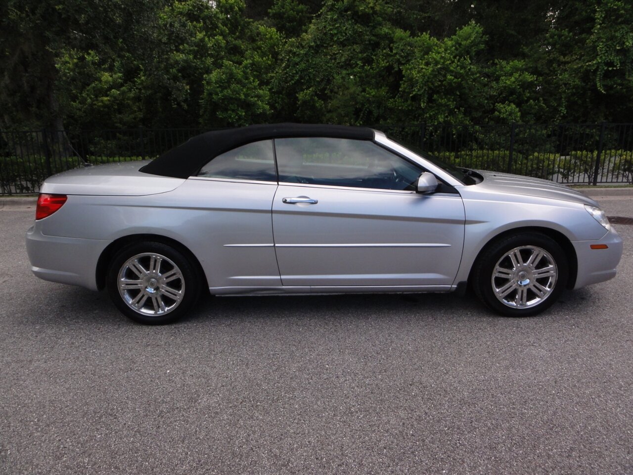 2008 Chrysler Sebring Limited - Photo 22 - Deland, FL 32720